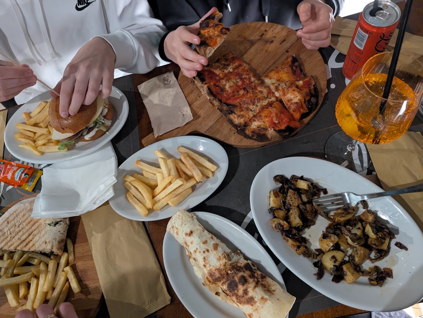 Bistrol Cafè - Home Cooking • Coffee • Lounge