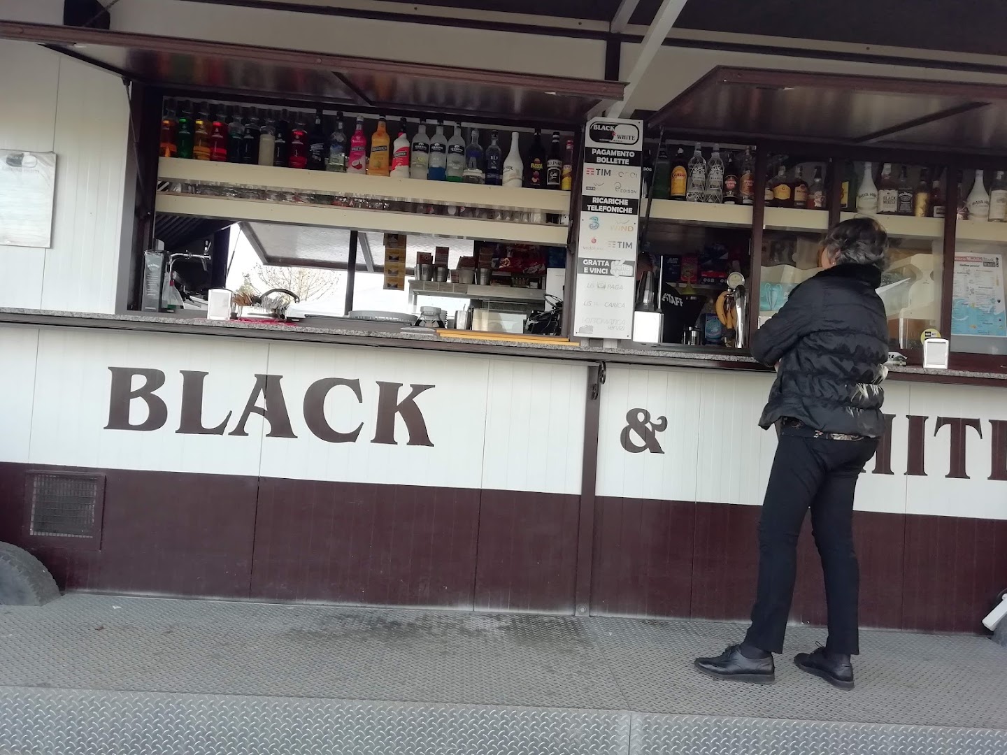 Black and White Bistrot