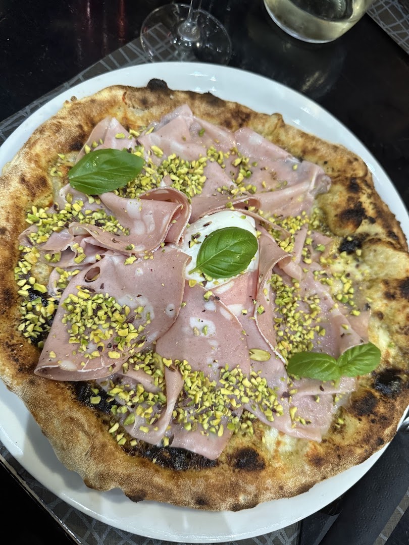 Black Crystal Pizzeria LoungeBar e Disco Pub