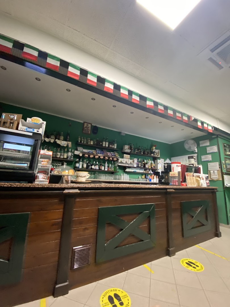 BLACK OUT COCKTAIL BAR