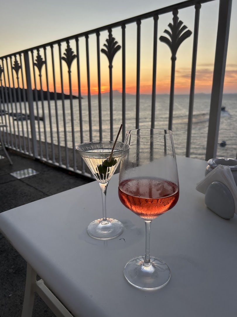 Blu Lounge Dine & Drinks