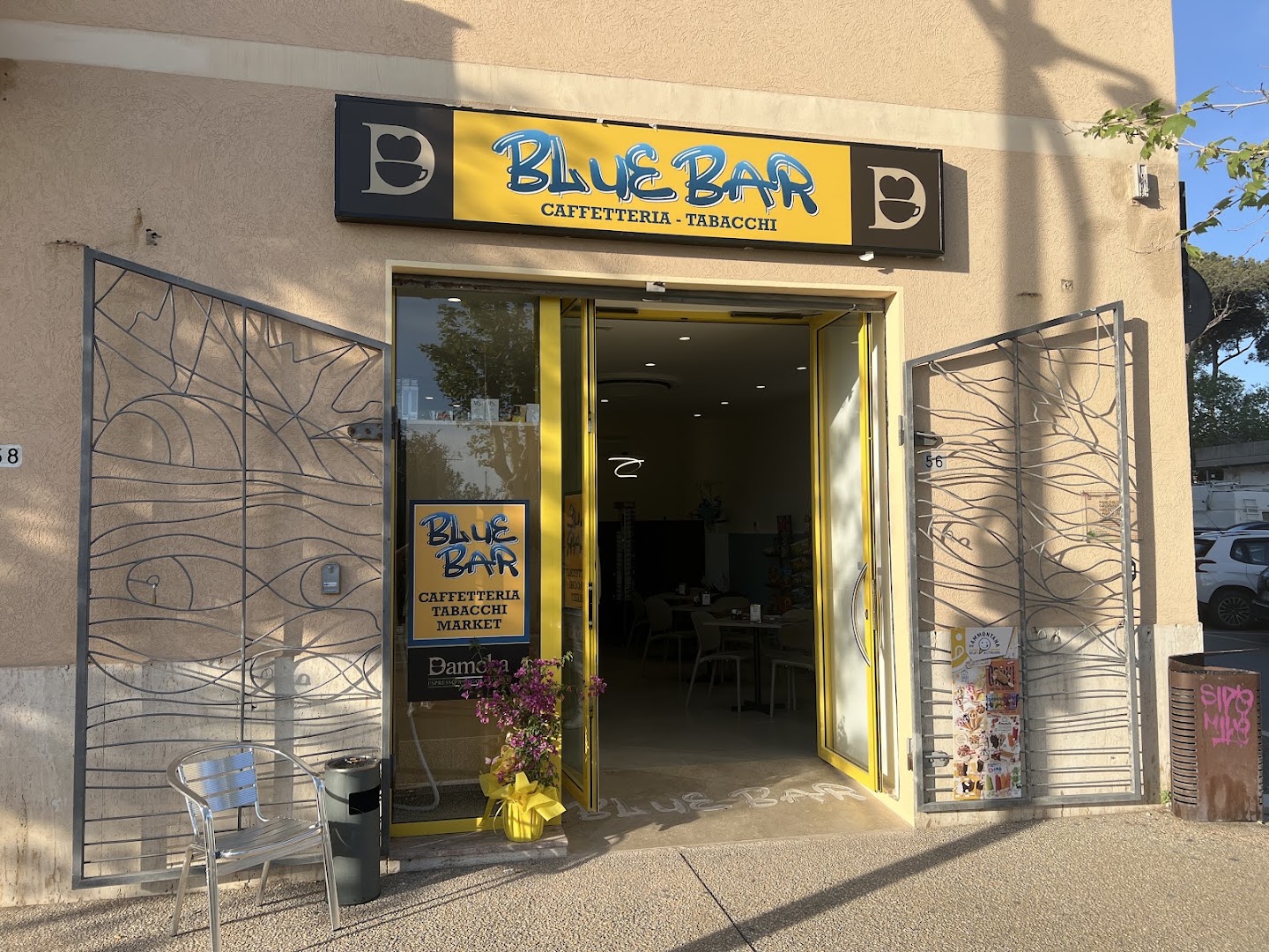 Blue Bar di Matteo Lanini