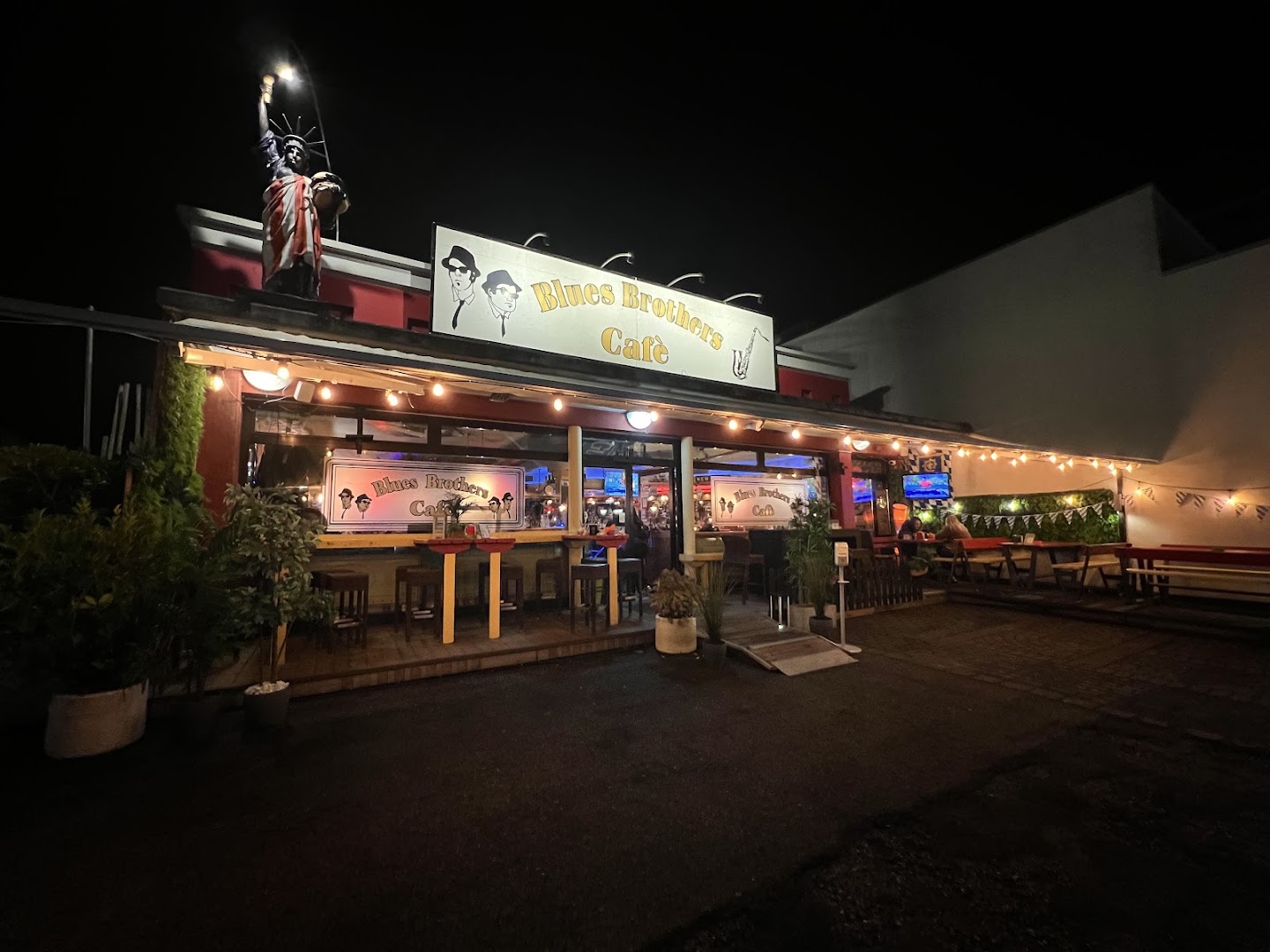 Blues Brothers Cafè
