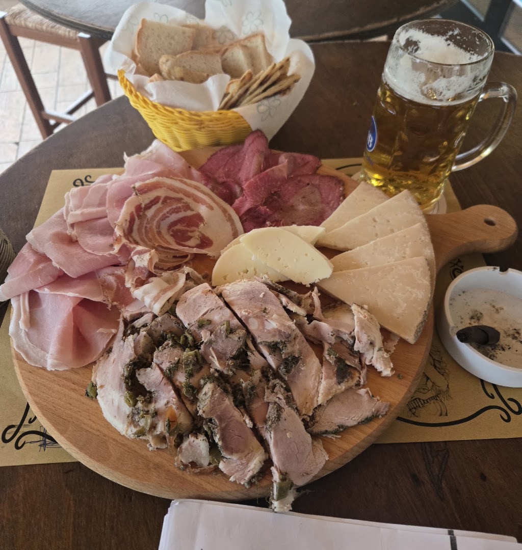 Boars Nest Country Bar