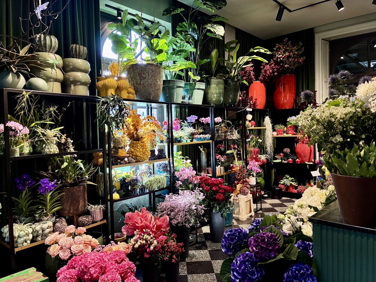Bohem La Stazione - Fiori, Bon Bon Confetteria e Bistrot