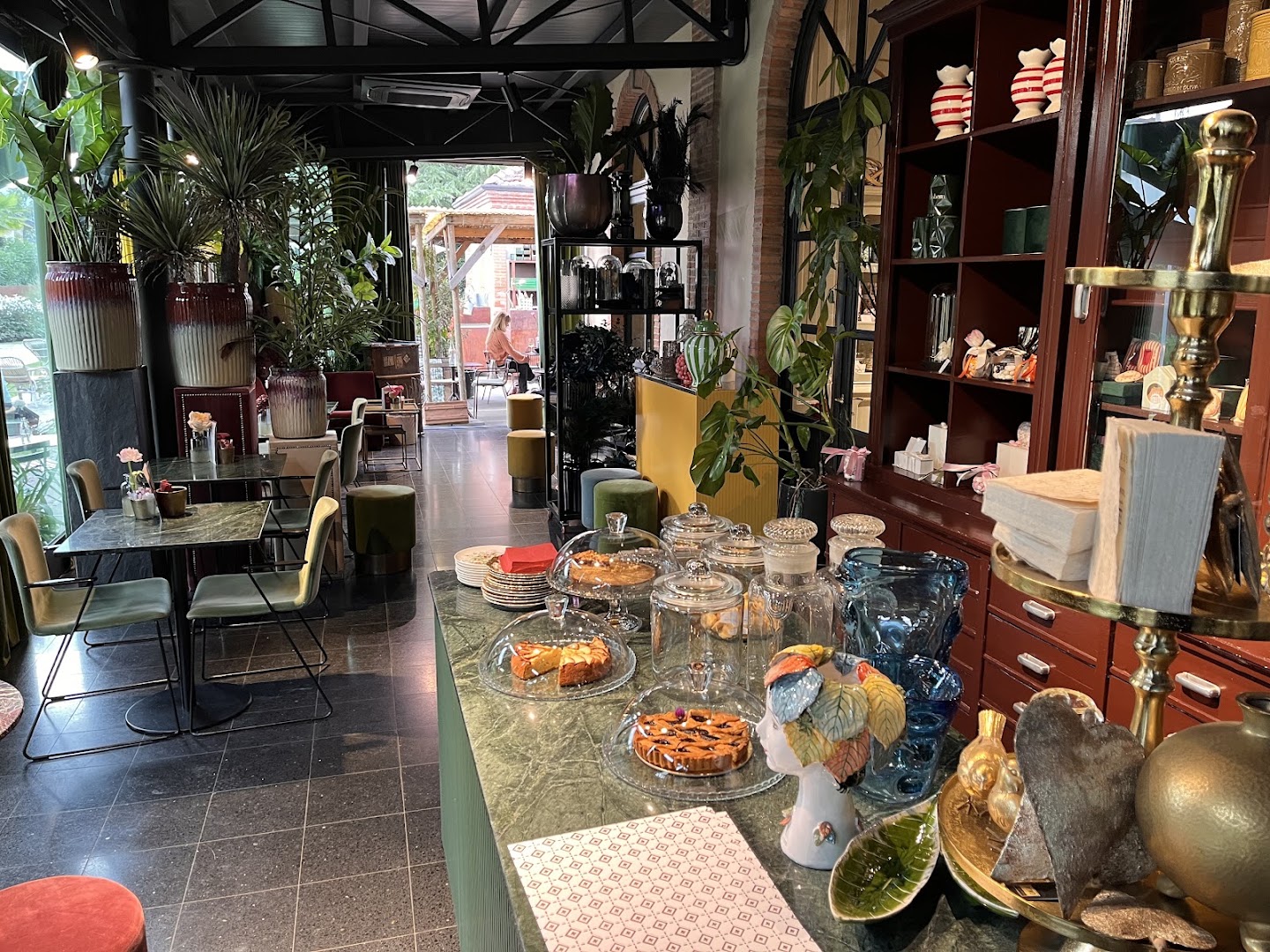 Bohem La Stazione - Fiori, Bon Bon Confetteria e Bistrot
