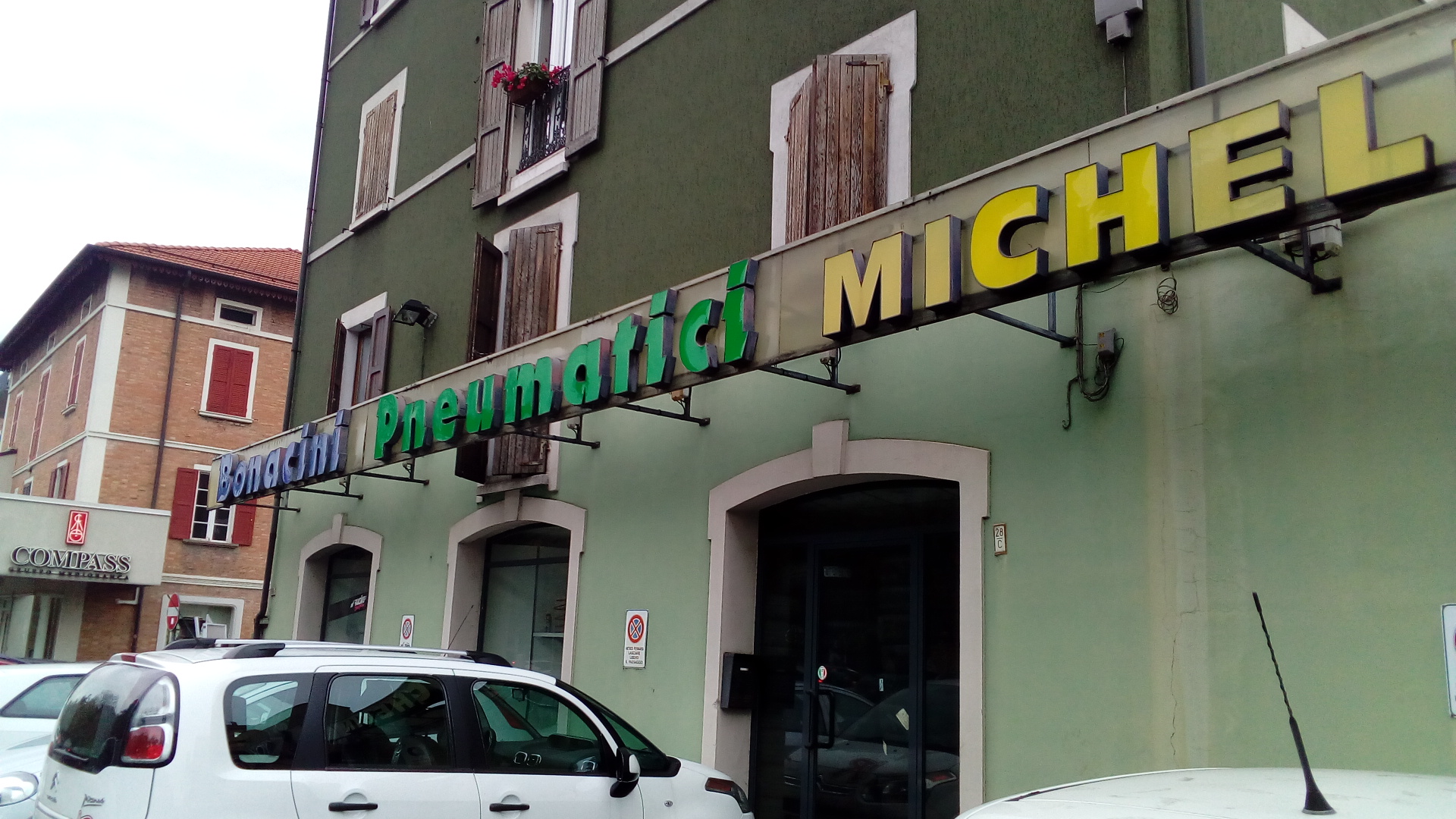 BONACINI PNEUMATICI - Driver Center Pirelli REGGIO EMILIA