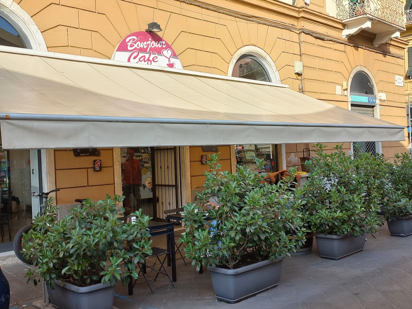 Bonjour Cafe, La Spezia