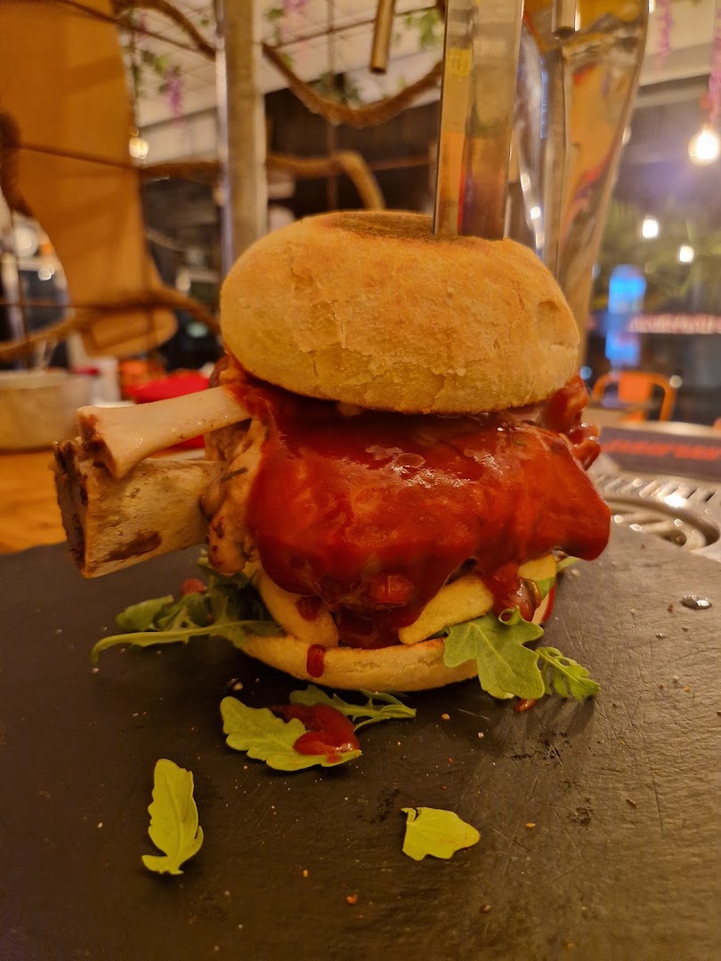 BOOM Restaurant Pub