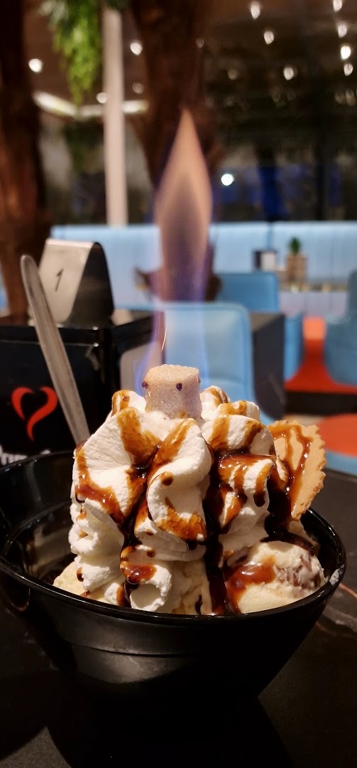 Bottega Del Gelato (Pink Bar)