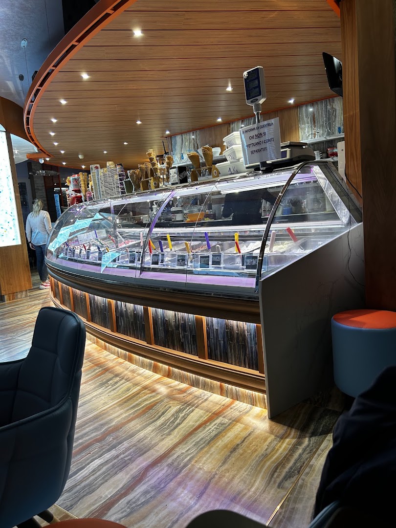 Bottega Del Gelato (Pink Bar)