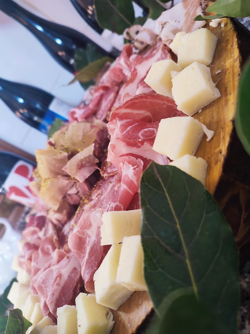 Bottega Della Carne Di Arcidiacono E Cavallaro specialità salsiccia al ceppo, Linguaglossa