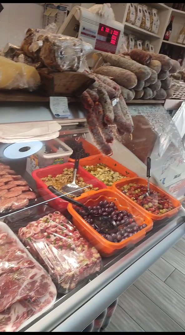 Bottega Della Carne Di Arcidiacono E Cavallaro specialità salsiccia al ceppo