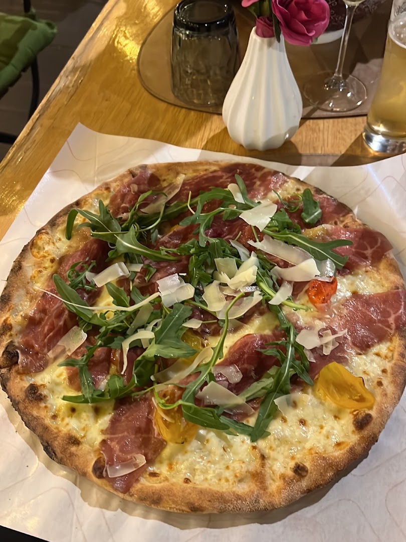 Bottega Vittoria, Roma