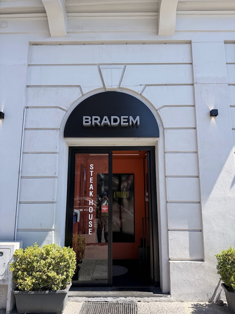 Bradem, Napoli