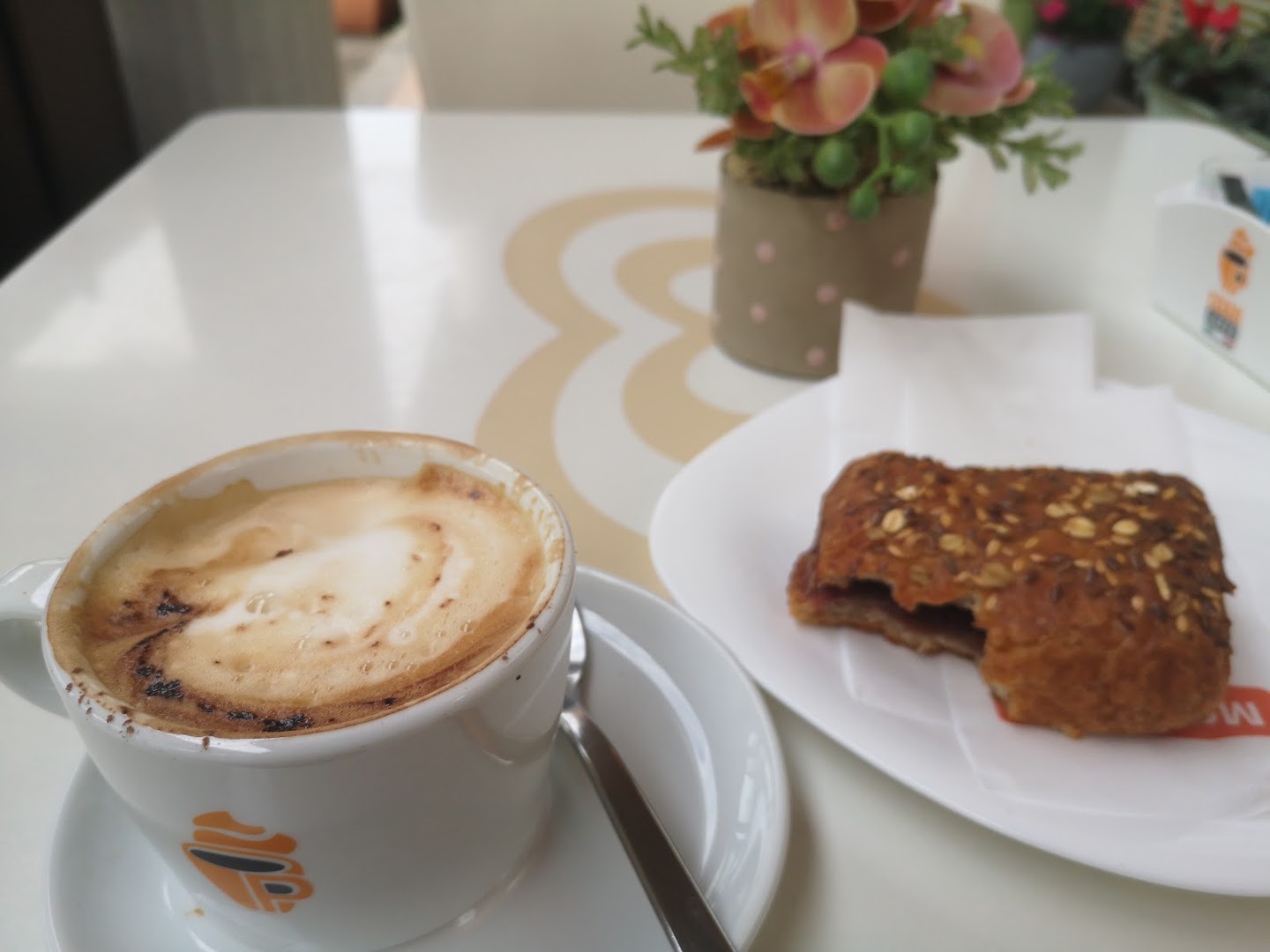 Break Time coffeee, Opera