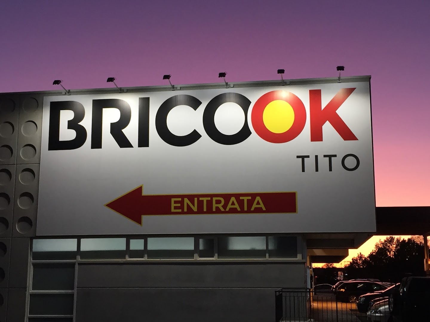 Brico OK Tito, Tito