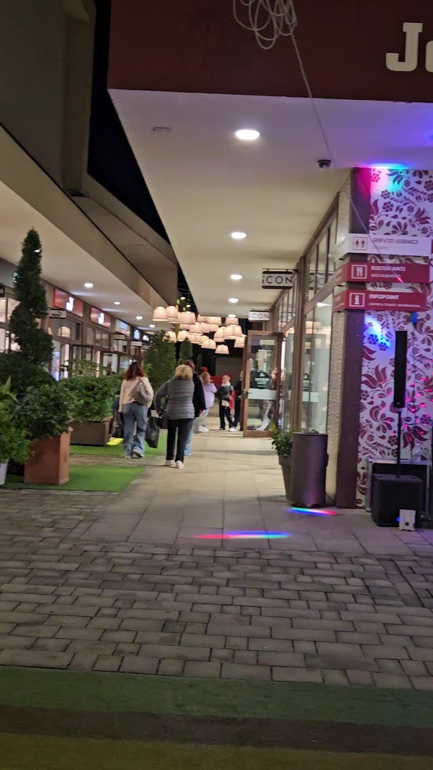 Brugnato 5Terre Outlet Village