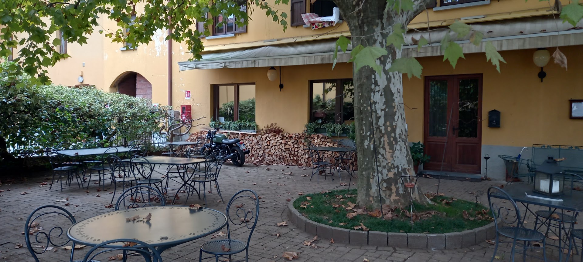 Brusco Bar & Rooms