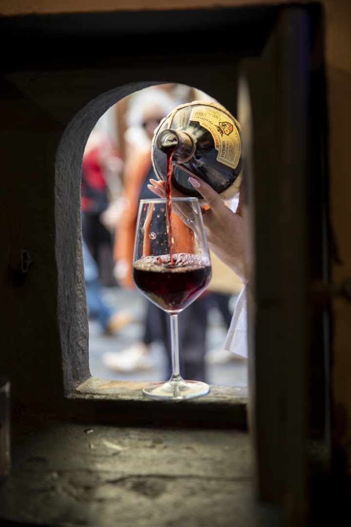 Buchetta del Vino Belle Donne | Historic Wine Window, Firenze