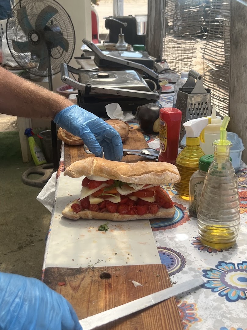 Burgaretta Ortaggi Arrosto.Food. Pane Cunzato.TaglieriRurali. Bruschette. Pagnotte siciliane farcite.Braceria., Portopalo di Capo Passero
