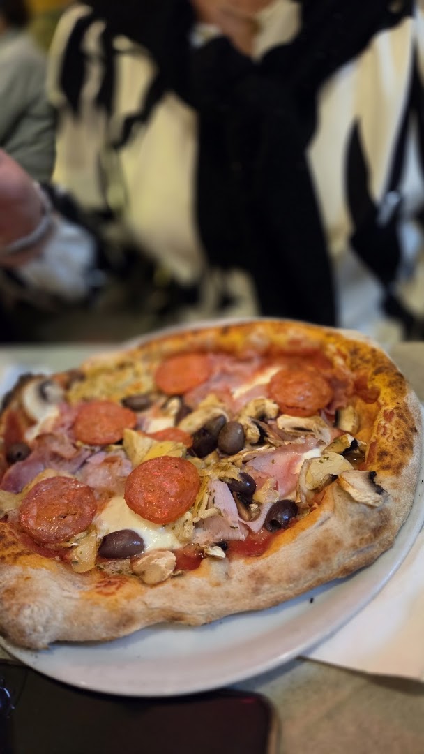 Burger pizza, Roma