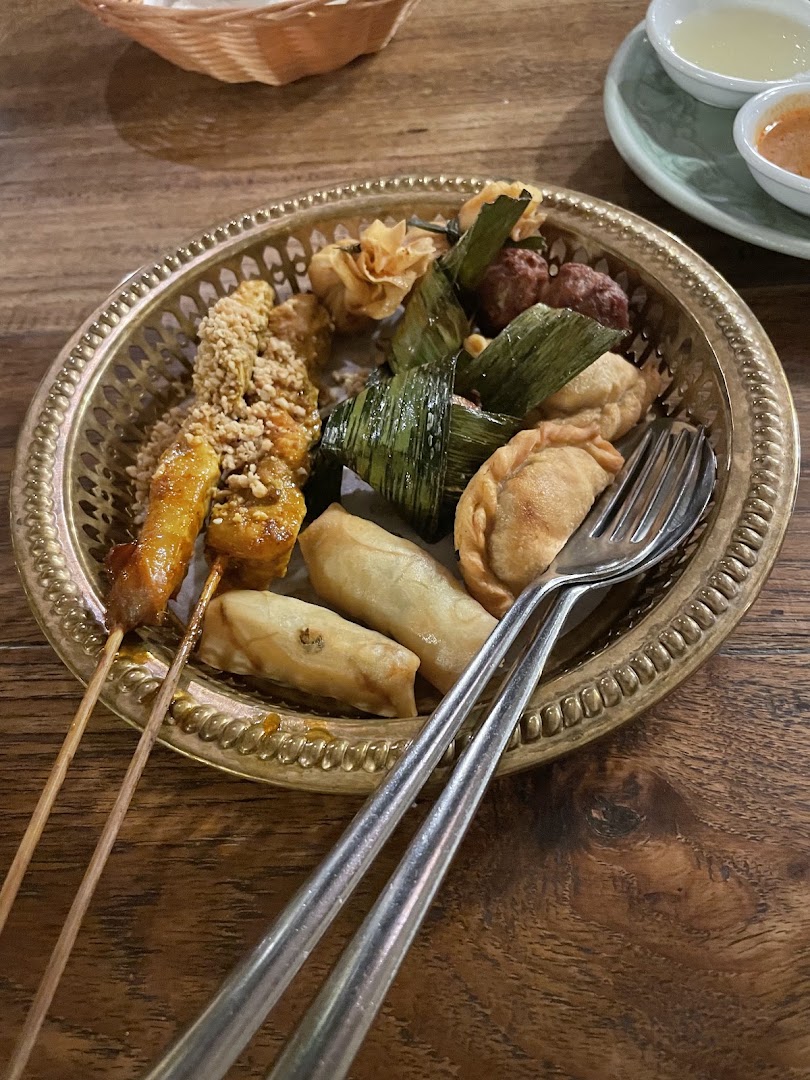 Bussarakham, Milano