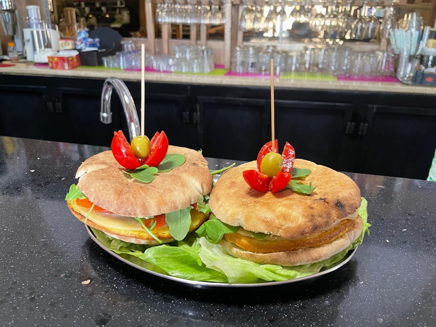 BUTTERFLY Coffee Pub - ALAMY L' Hamburgeria