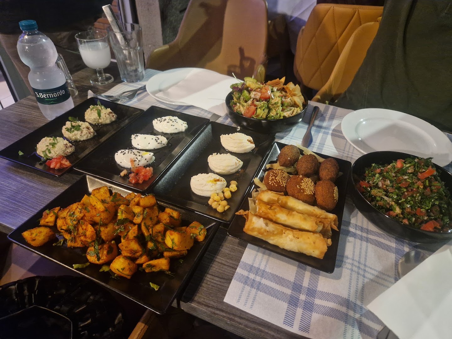 Byblos Milano: Lebanese Restaurant and Shisha Lounge, Milano