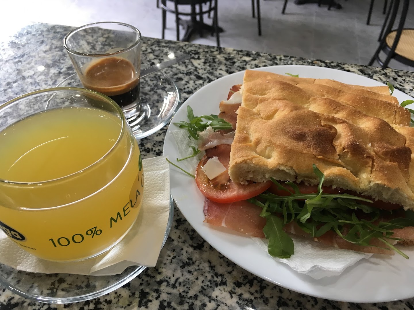 Cafe de la rue