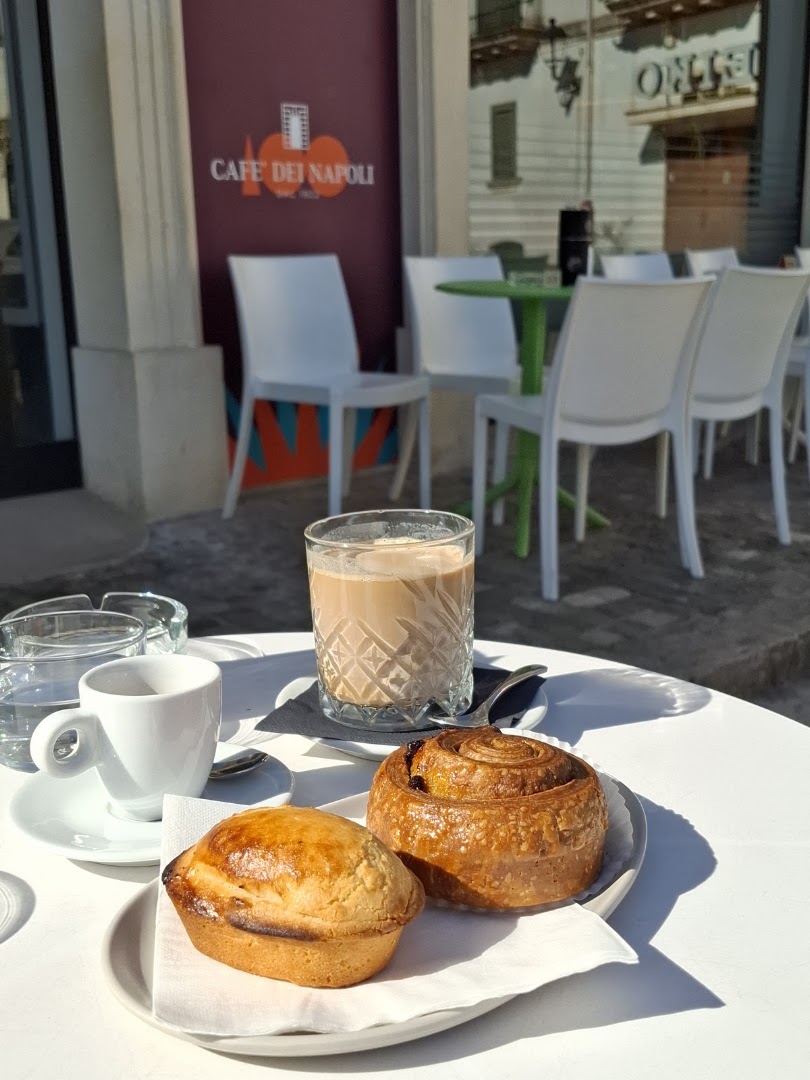 Café Dei Napoli, Alliste