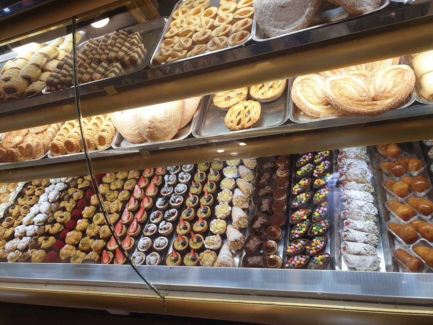 Cafe' Des Amis - Bar pasticceria gelateria