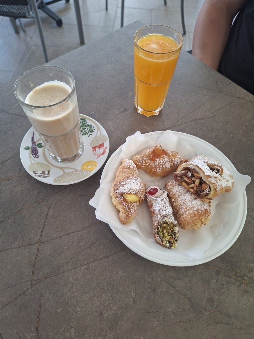Cafe' Des Amis - Bar pasticceria gelateria