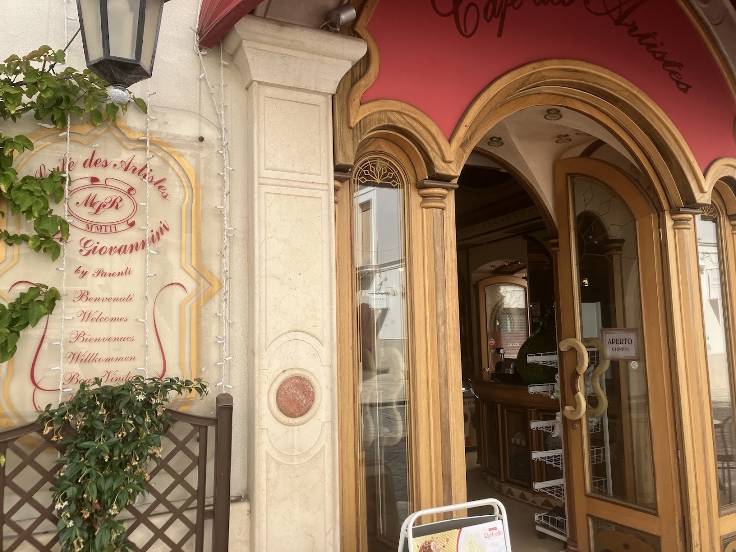 Cafe Des Artistes, Mafalda