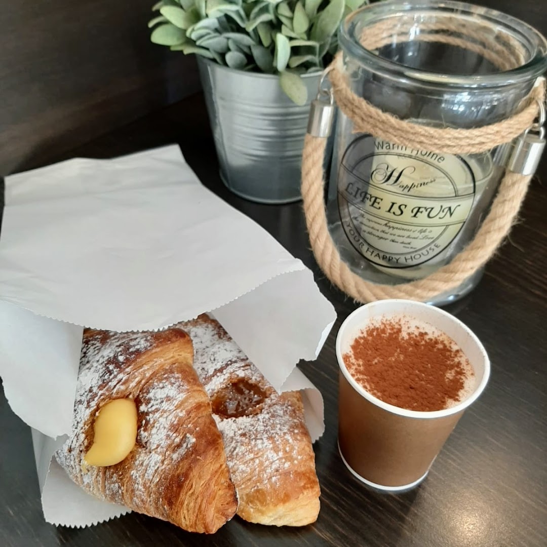 Cafe' House, Erba