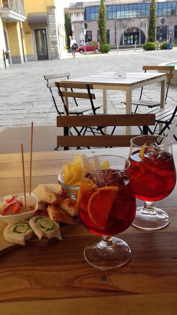 Cafe' la corte wine bar