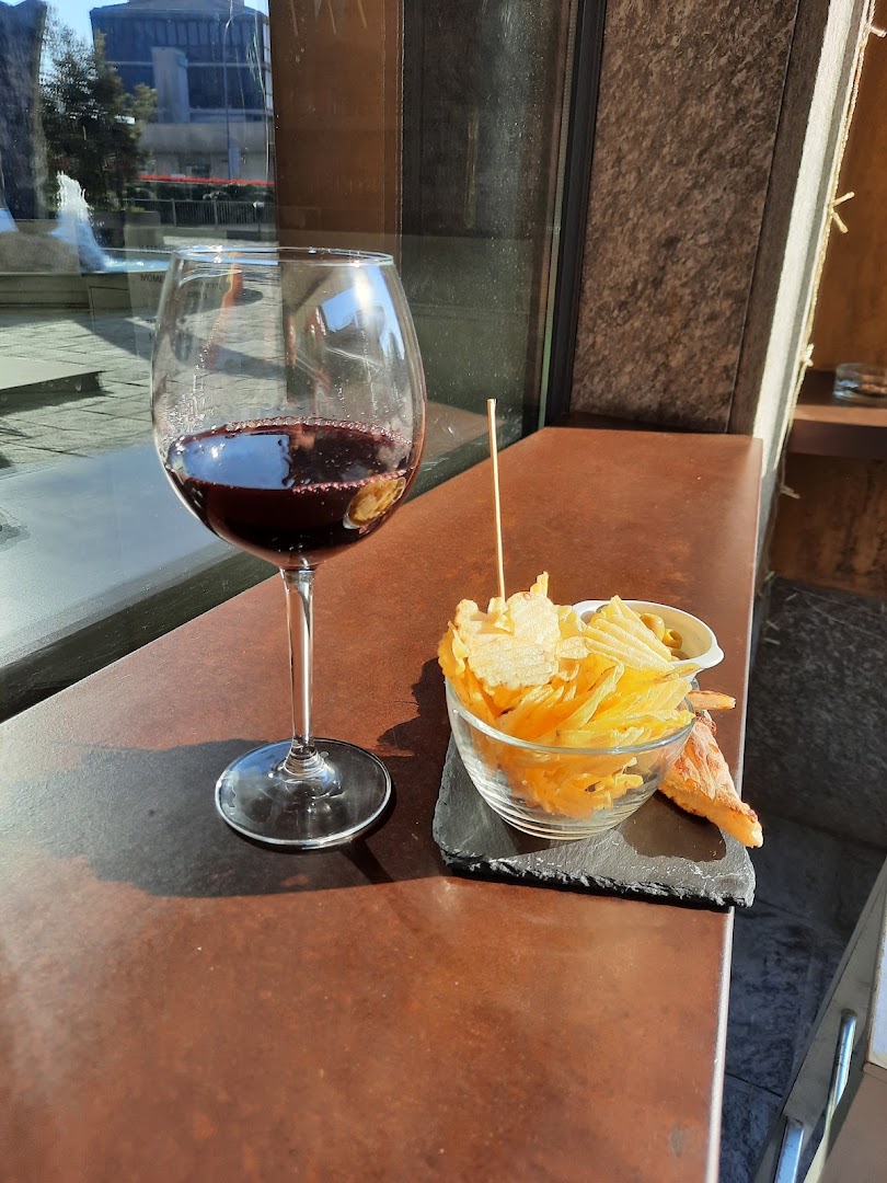 Cafe' la corte wine bar