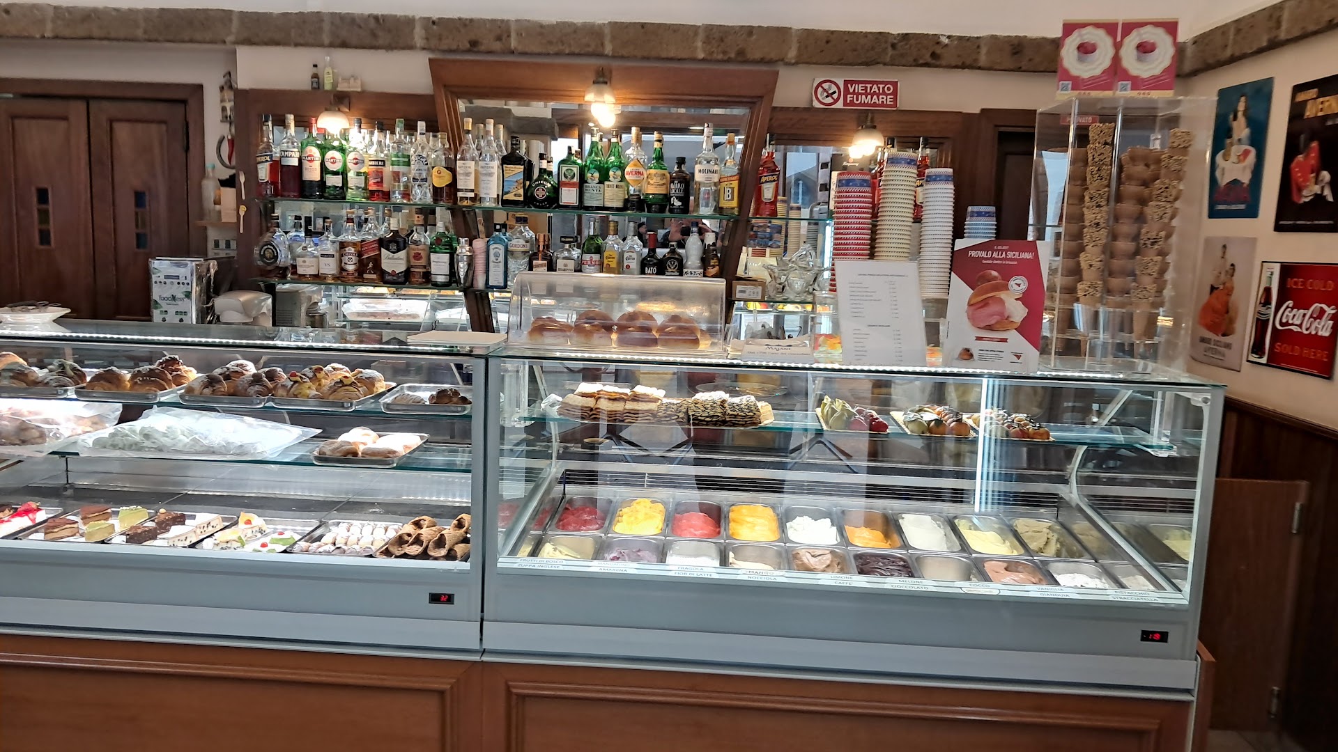 Cafè Latino di Vincenzo Stira