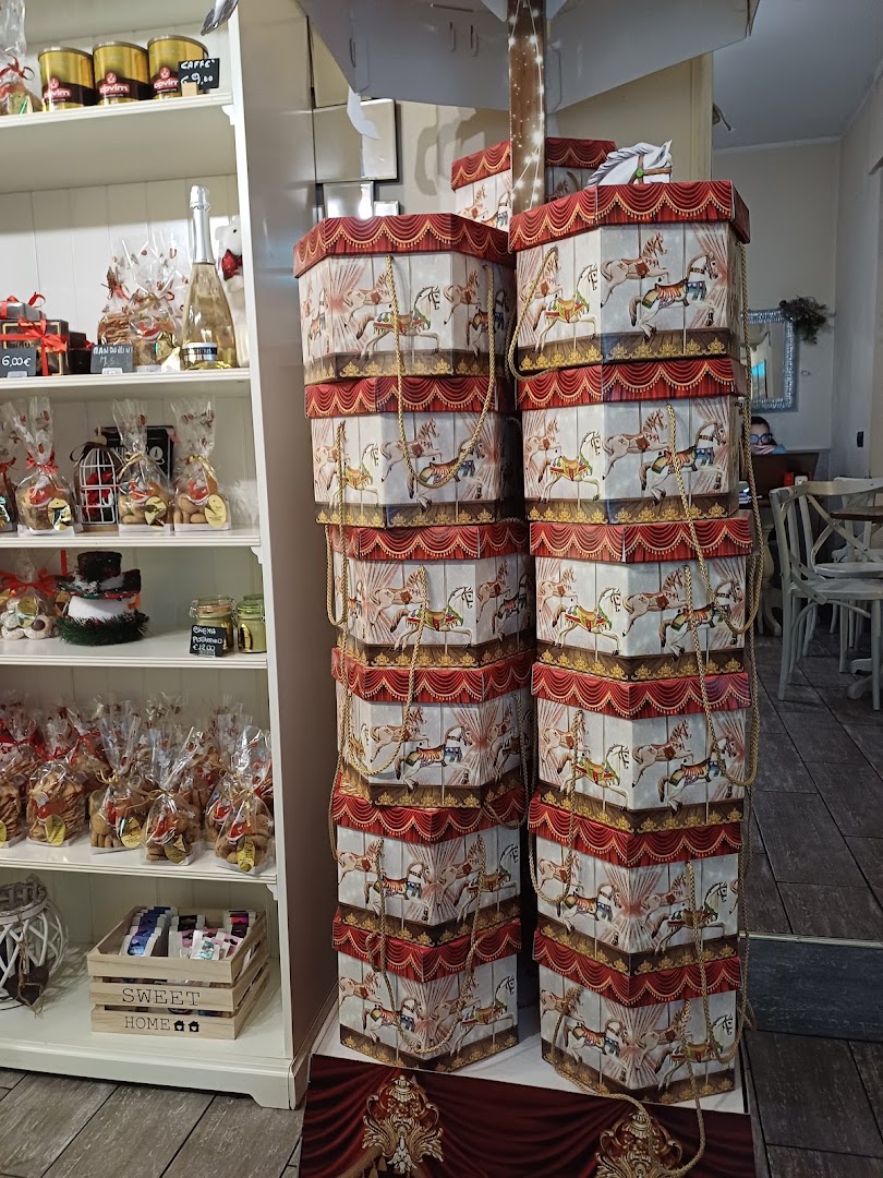 Cafe' Patisserie "La Maison", Cava Manara