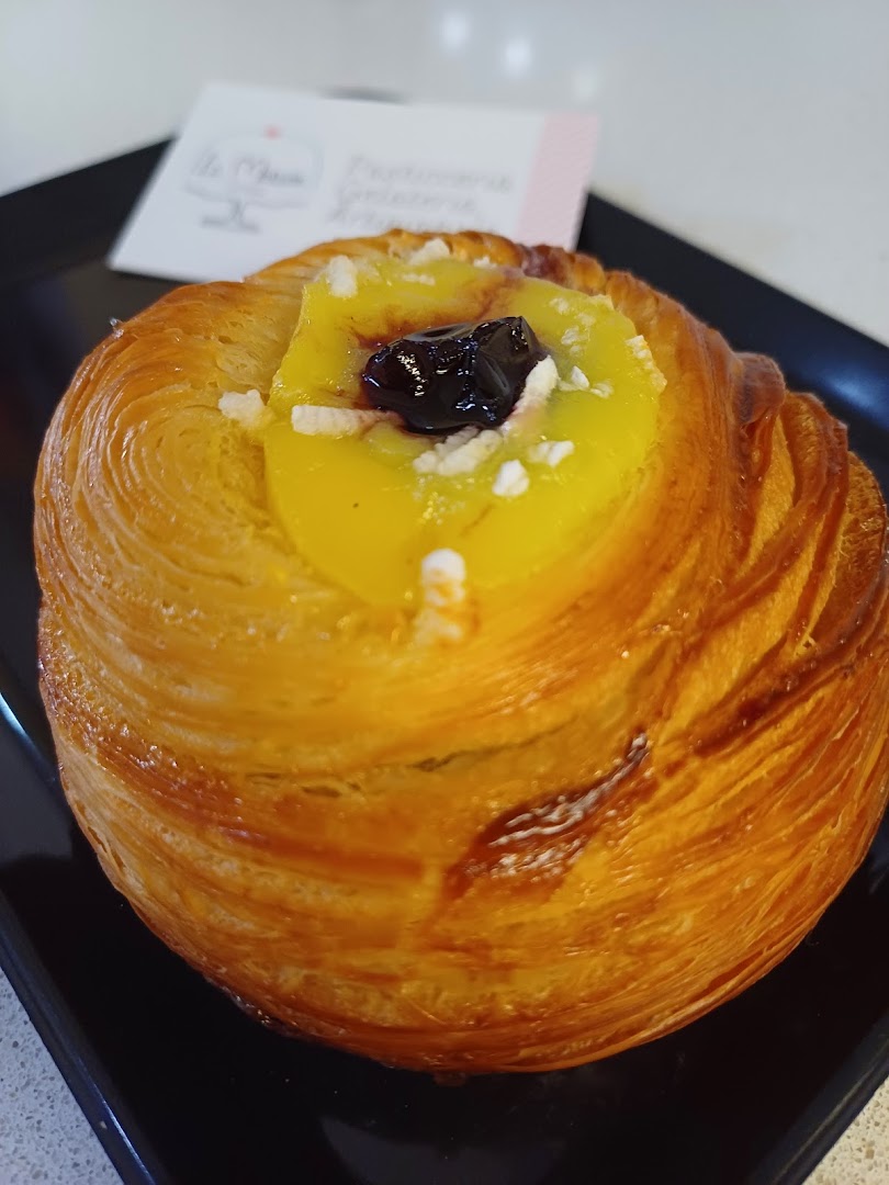 Cafe' Patisserie "La Maison"