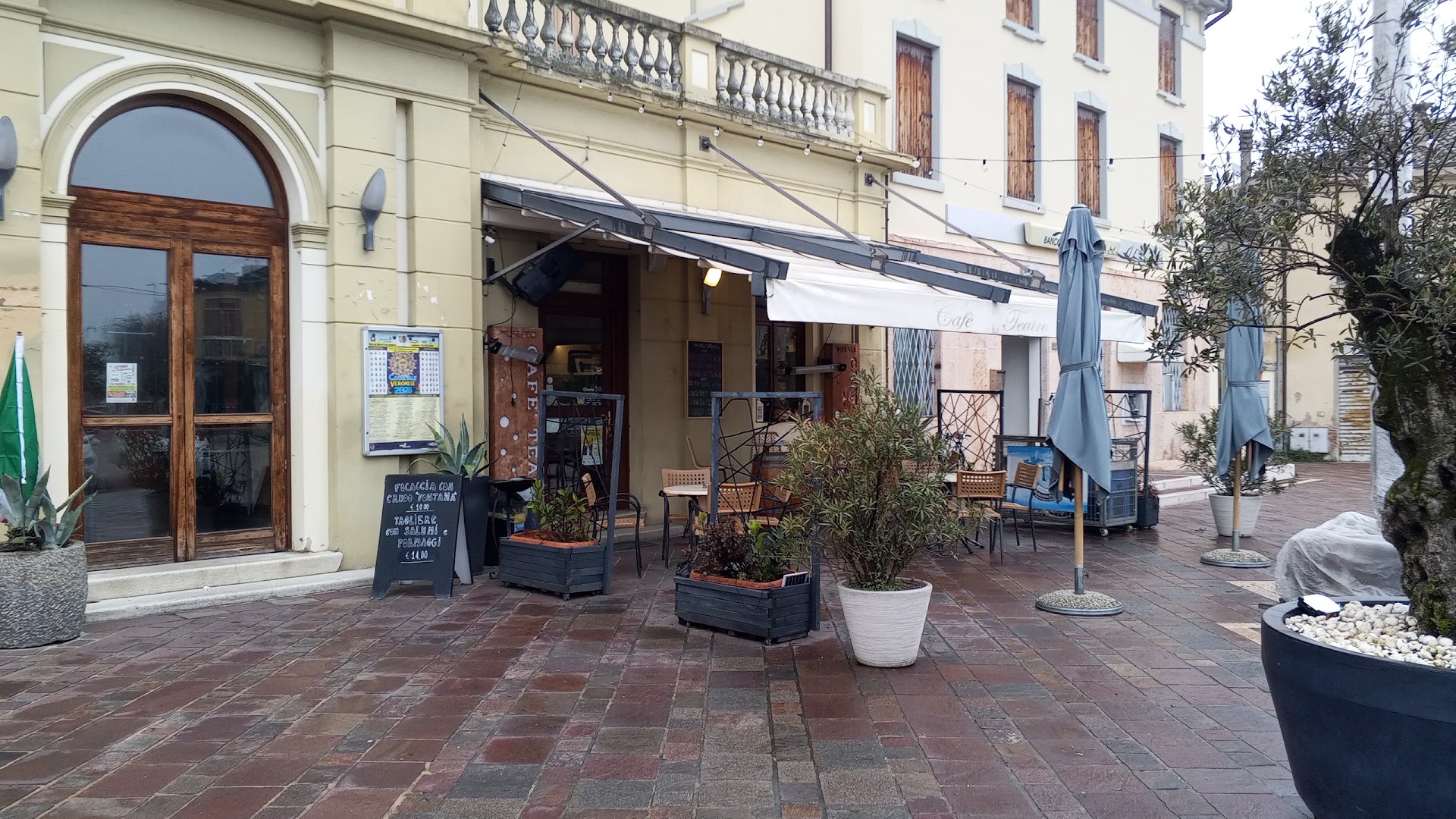 Cafe' Teatro Wine Bar