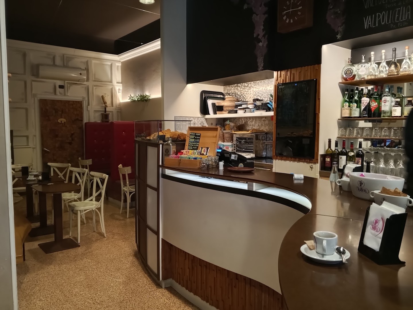 Cafe' Teatro Wine Bar