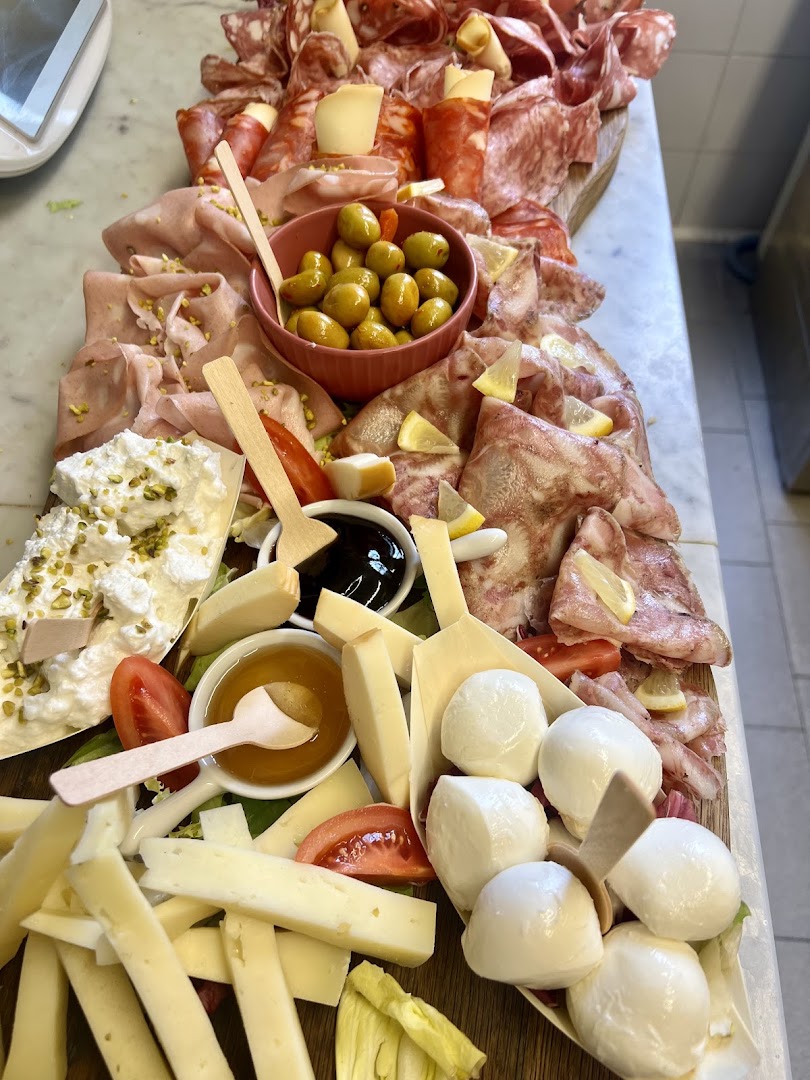 CAFFÈ & BOLLICINE Circolo Arci Petrazzi