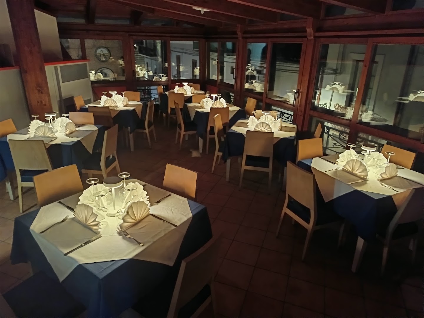 Caffè Grue, Castelli