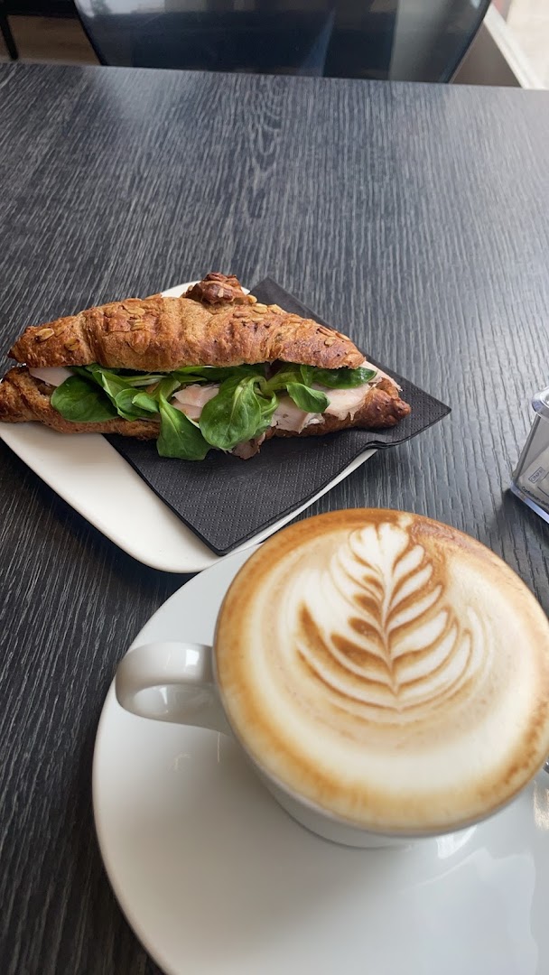Caffe' J 33