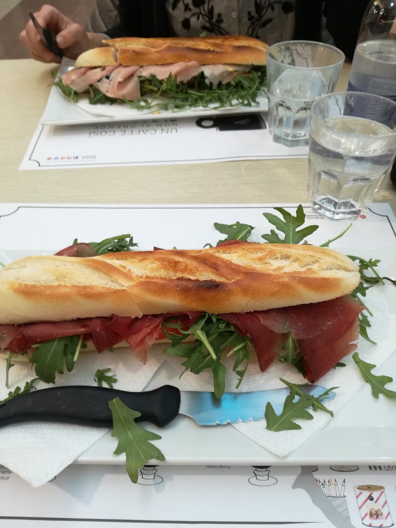 Caffè La Castellana, Paese
