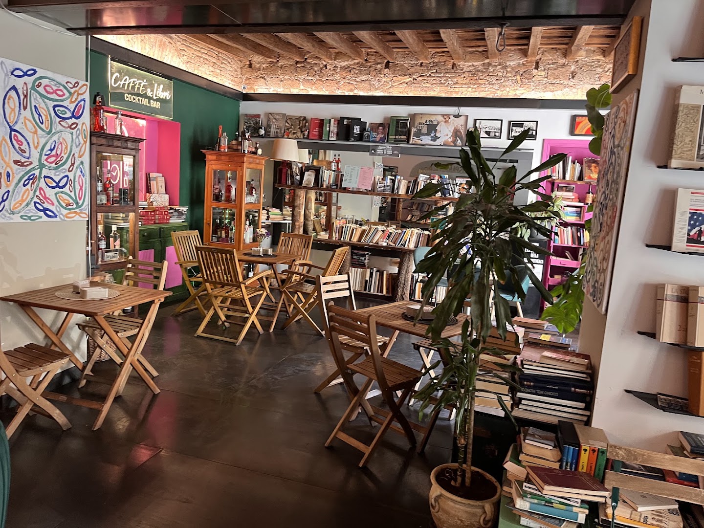 Caffè & Libri – Coffee Bar, Cocktails & Books