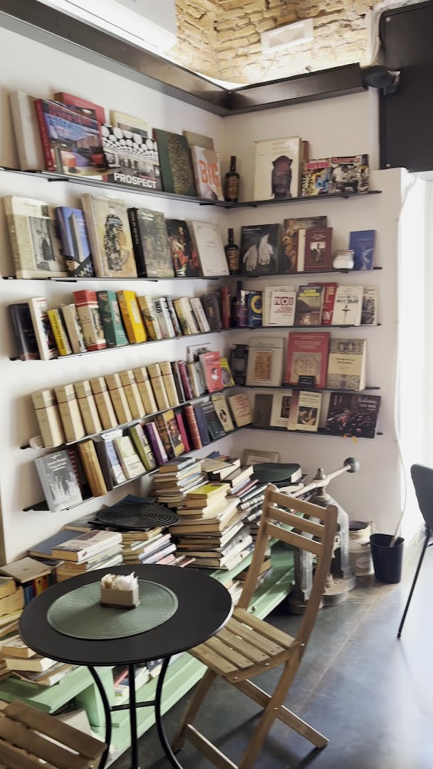 Caffè & Libri – Coffee Bar, Cocktails & Books