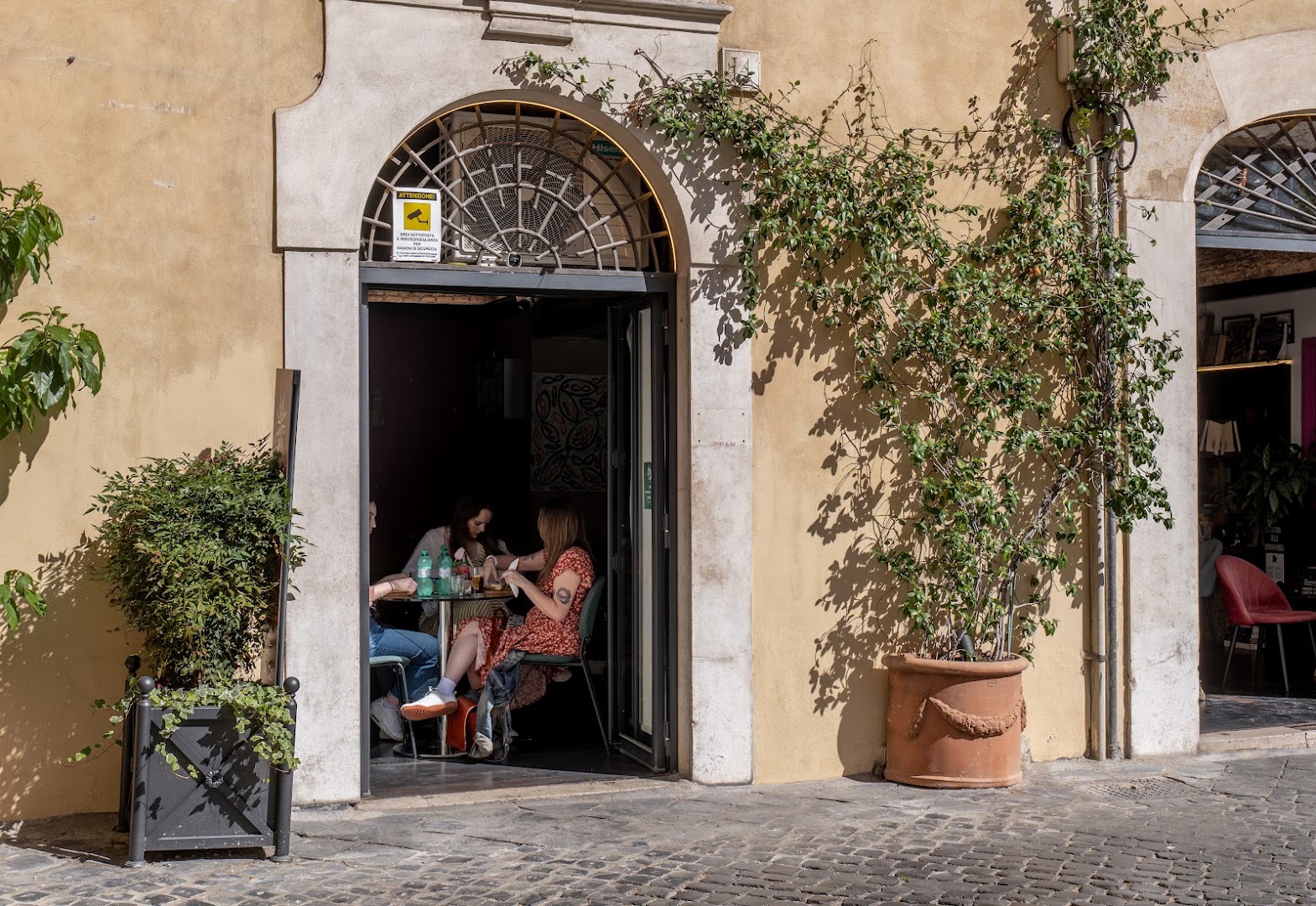 Caffè & Libri – Coffee Bar, Cocktails & Books