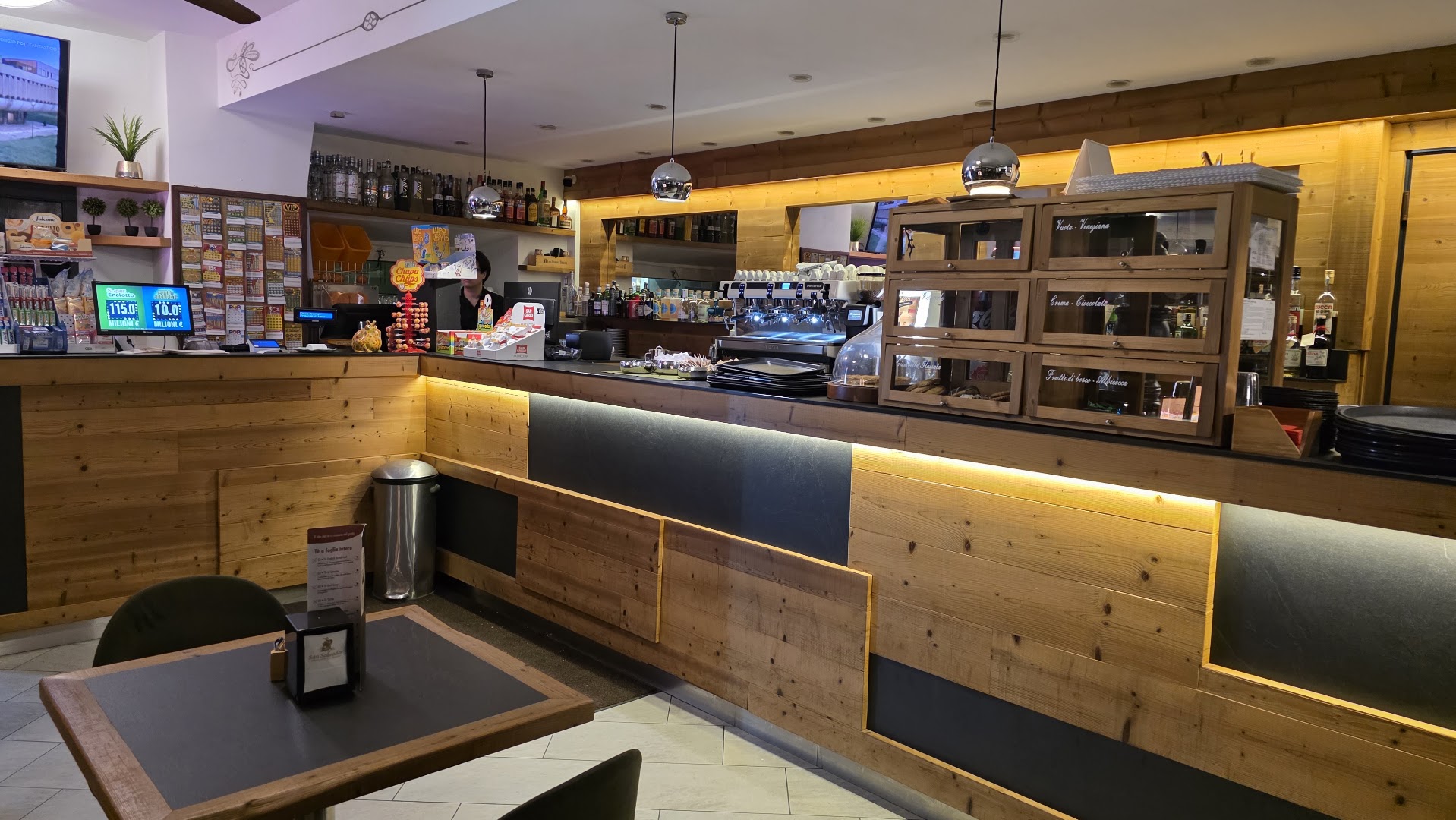 Caffe` Lucignolo